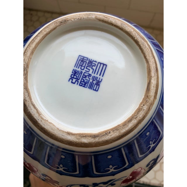 Chinese Blue & White Traditional Porcelain Chinos Vase Pink Flowers For Sale - Image 10 of 12