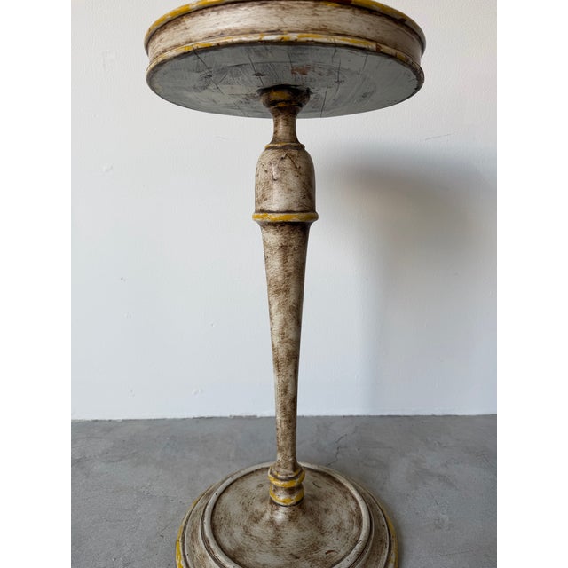 1970s Vintage Hollywood Regency Distressed Painted Round Pedestal Side Table For Sale - Image 5 of 12