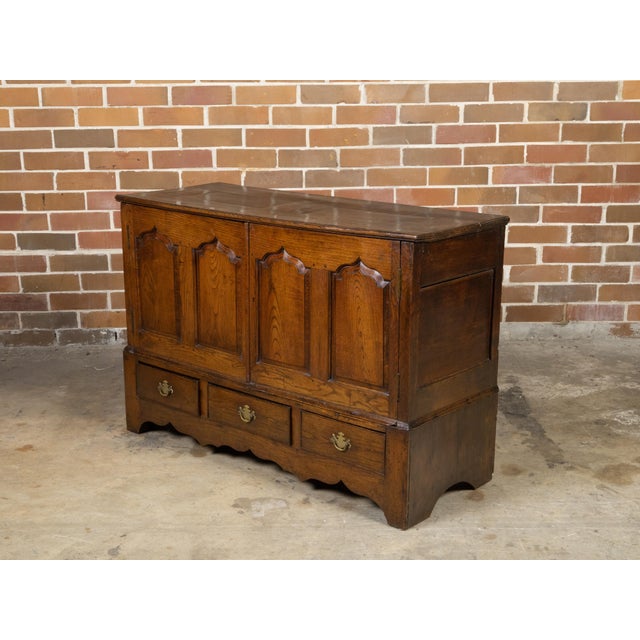 Wood Small English Georgian Period 18th Century Oak Buffet with Carved Arching Motifs For Sale - Image 7 of 12