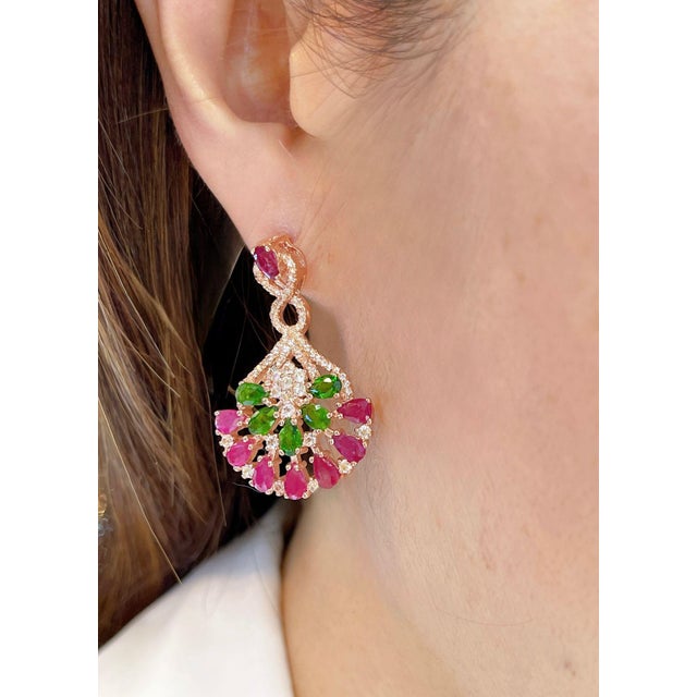 Natural Rubies - 6 carat Natural White Topaz - 3 carat Chrome dioxide - 5 carat Fancy color sapphires - 1.50 carat The...