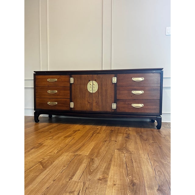 1970s Vintage Mid-Century Modern Chin Hua Style Credenza Sideboard Cabinet Long Dresser by Lane Furniture For Sale - Image 5 of 17
