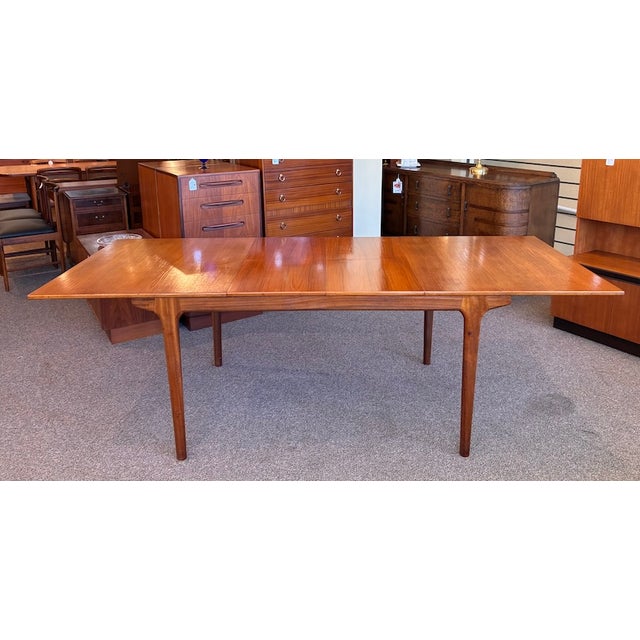 European Mid 20th Century Extending Dining Table With Double Butterfly Leaf by McIntosh, c.1960 For Sale In San Francisco - Image 6 of 17