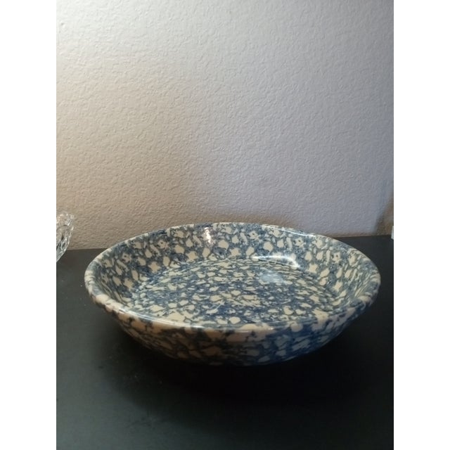 Traditional 1960s Robinson Ransbottom Pottery Roseville Oh Spongewear Pie Platter For Sale - Image 3 of 4