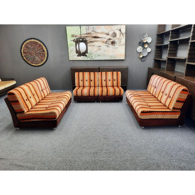 Modular seating set in the Pop Art style. Manufactured in the 1970s. The individual seating elements can be arranged in...