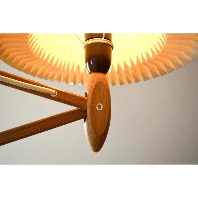 Le Klint Danish Oak and Plastic Sconce by Erik Hansen for Le Klint, 1960s For Sale - Image 4 of 6