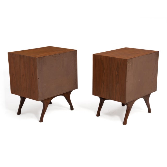1960s Mid Century Sculptural Walnut Japanese Nightstands a Pair Albert Parvin Vladimir Kagan United Furniture Corp For Sale - Image 5 of 14