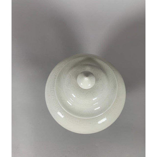 Asian Porcelain vase from the 18th century, China, Qing Dynasty For Sale - Image 3 of 12