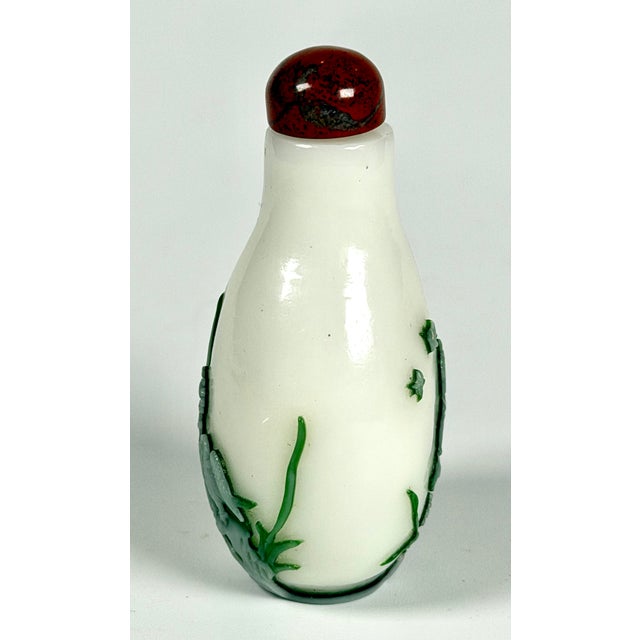 Mid-Century Modern 1950s Beautiful Peking Glass Overlay Snuff Bottle W/Carved Cat, Bird & Flower in Green For Sale - Image 3 of 6