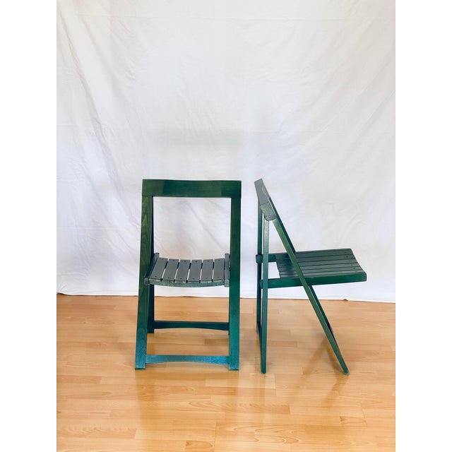Strikingly simple, designed to perfection. Solid wood, a slightly curved seat and backrest that provide comfort and an...