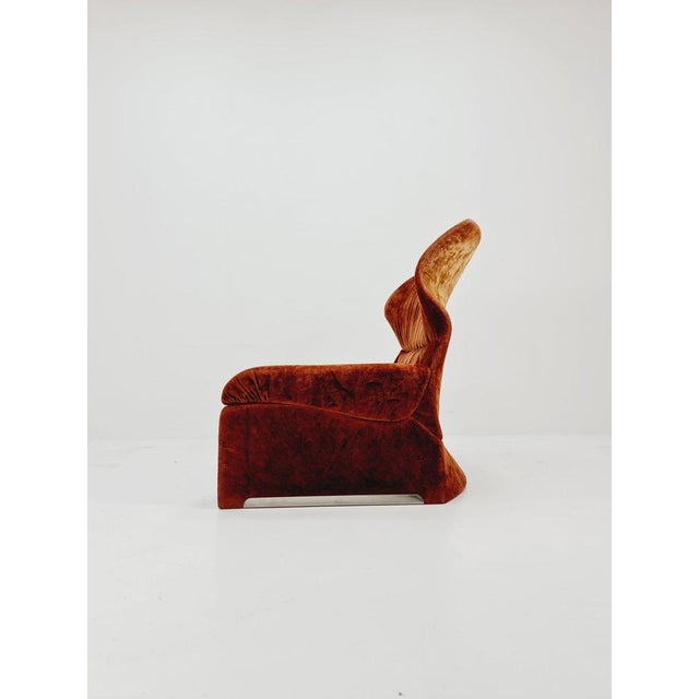 Italian space age singel lounge by Giovanni Offerdi for Saporiti vala alta , 1970s Made in Italy in the 70s The couch is...
