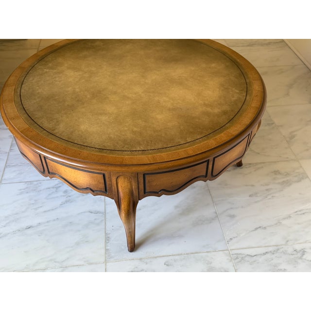 Weiman Mid-Century Weiman "Heirloom Quality" Round French Provincial Coffee Table With Gold-Tooled Leather Top For Sale - Image 4 of 10