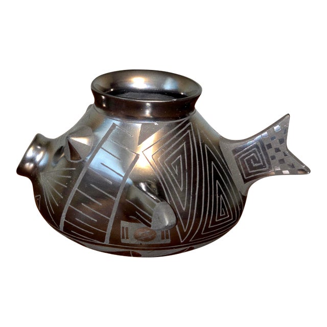 Mid 20th Century Mata Ortiz Blackware Fish Vase by Carolina – Etched Geometric Motifs For Sale