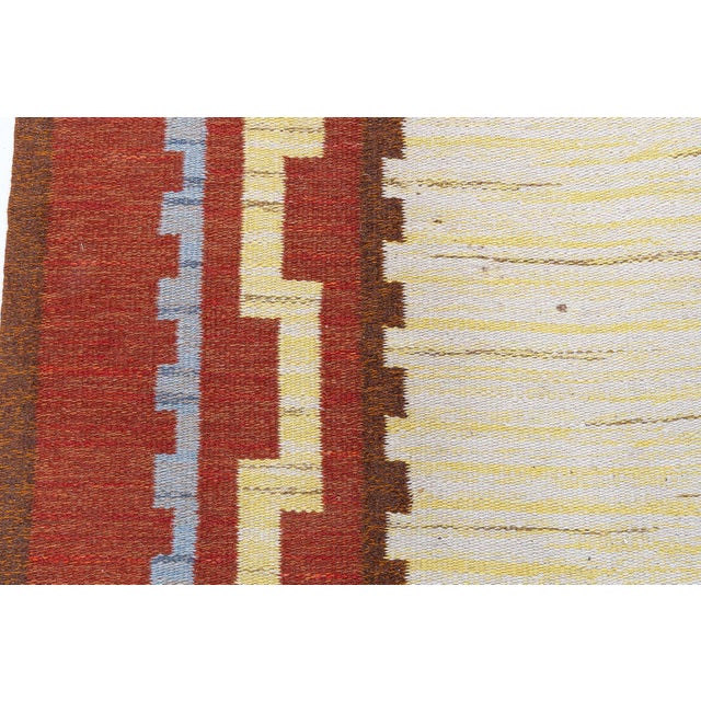 This vintage Swedish flat woven rug, dated 1945, exemplifies the clarity and restraint of mid-20th-century Scandinavian...