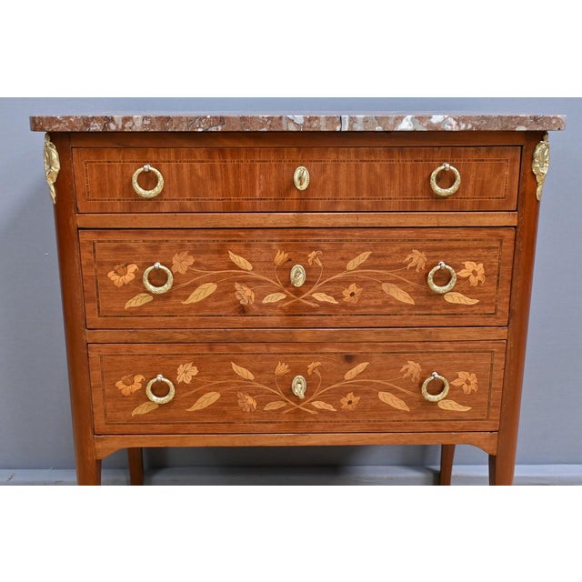 Small Early 20th Century Blond Mahogany Chest of Drawers For Sale - Image 11 of 18