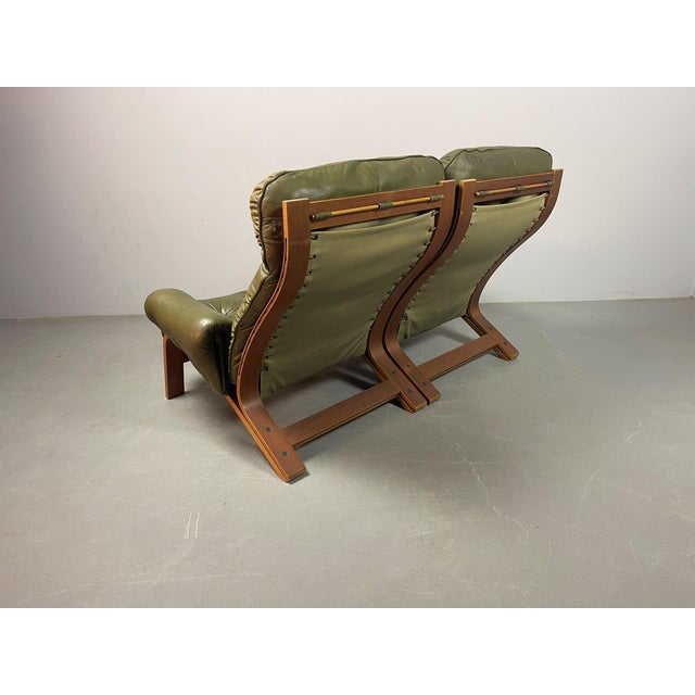 This stylish and extremely comfortable 2-seat Ry-wing lounge sofa from the 1960s was designed by the Norwegian design duo...