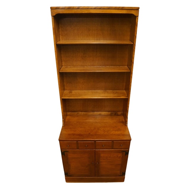 20th Century Early American Ethan Allen Heirloom Nutmeg Maple 30" CRP