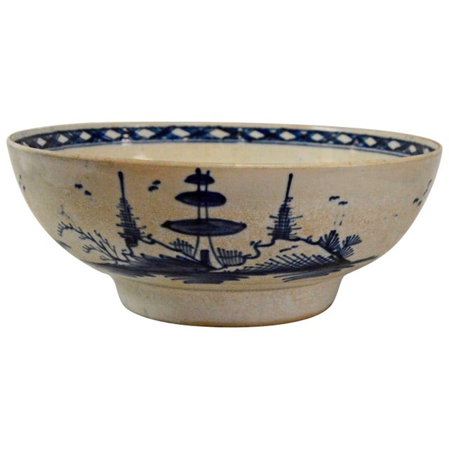 Late 18th Century Chinese Export Porcelain Bowl For Sale - Image 9 of 9