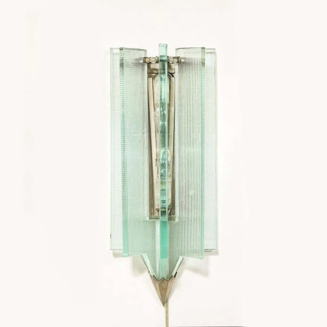 This graphic and sophisticated wall sconce was realized in Italy, circa 1960, in the manner of Fontana Arte. It features...