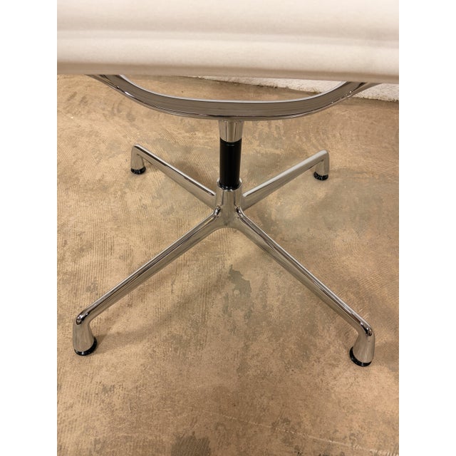White EA 117 Aluminium Desk Chair in White Leather and Chrome by Charles and Ray Eames for Vitra For Sale - Image 8 of 12