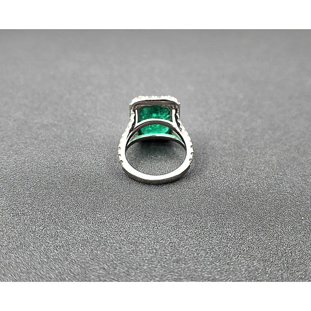 Metal 9.84 Ct Gia Certified Natural Zambian Emerald & Diamond Ring Size 6.5 For Sale - Image 7 of 9