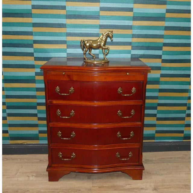 A real eye-catcher! Beautiful, tall serpentine chest of drawers with many drawers, great linen cupboard, plenty of storage...