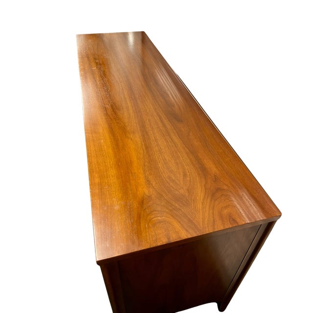 1960s Iconic Walnut and Rosewood Kent Coffey "Perspecta" Mid-Century Modern 9-Drawer Dresser With Mirror For Sale - Image 10 of 18