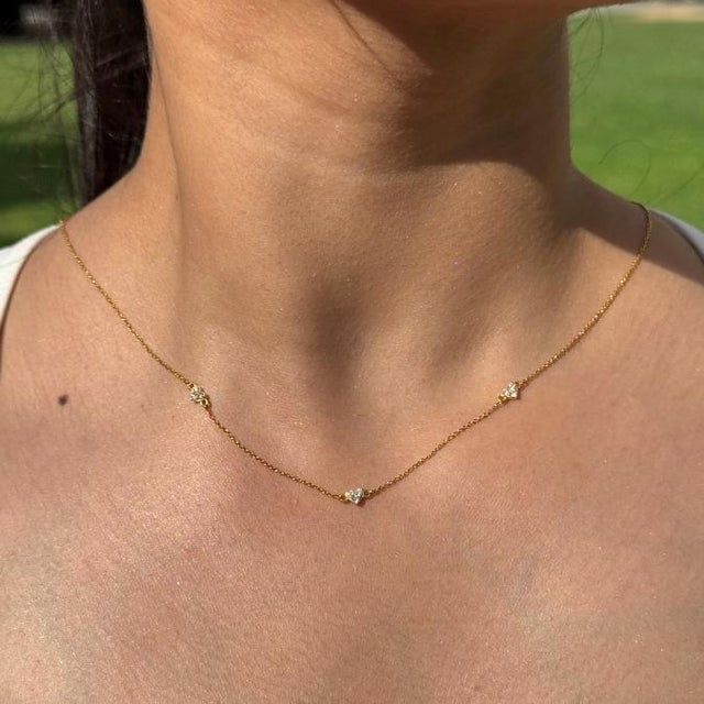 Pop Art Minimalist Diamond Heart Station Necklace in 14k Yellow Gold Layering Jewelry For Sale - Image 3 of 16