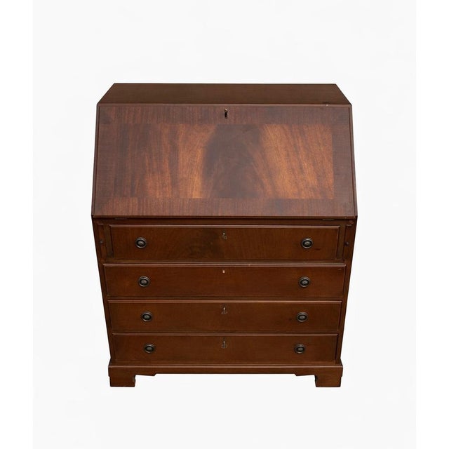 Magnificent English mahogany secretary desk. 6 drawers. Dimensions: Height 99 cm, Width 76 cm, Depth 44 cm.