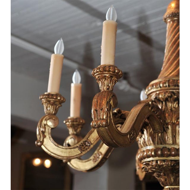 Mid 19th Century Eight Arm Carved Giltwood Chandelier For Sale - Image 5 of 8