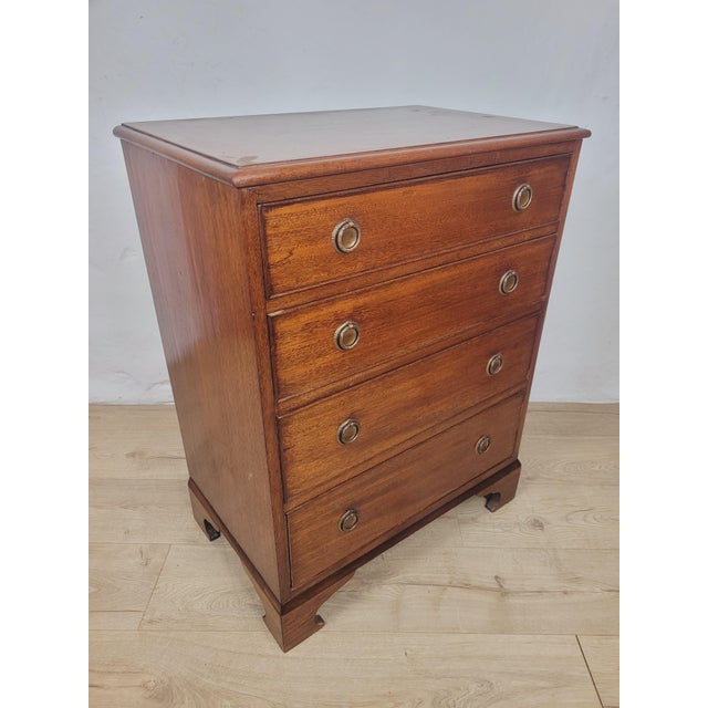 Vintage English Chest of Drawers in Mahogany, 1960 For Sale - Image 3 of 17
