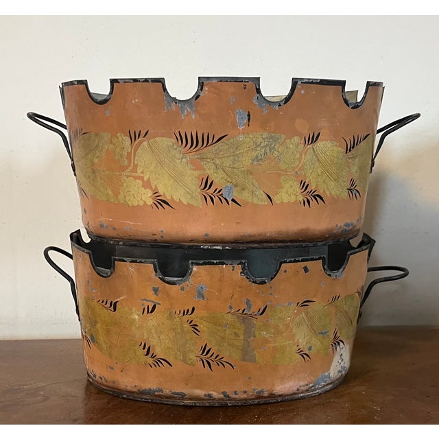 Antique Early 19th Century French Empire Tole Monteiths or Cachepot Jardinieres With a Garland of Gold Leaves on a Salmon Ground - A Pair For Sale - Image 15 of 17