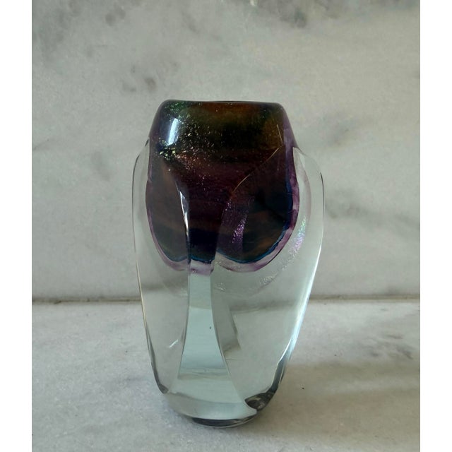 1980s Vintage Jon Kuhn Iridescent Glass Art Small Vase For Sale - Image 5 of 11