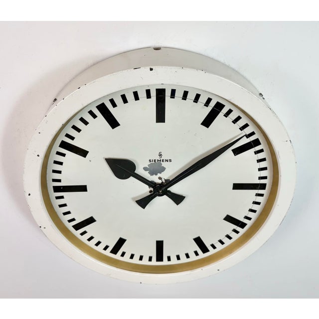 Large White Industrial Factory Wall Clock from Siemens, 1950s For Sale - Image 4 of 18