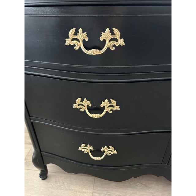 Bassett Furniture Vintage French Provincial Nine-Drawer Sideboard/Dresser by Bassett Furniture Company For Sale - Image 4 of 9
