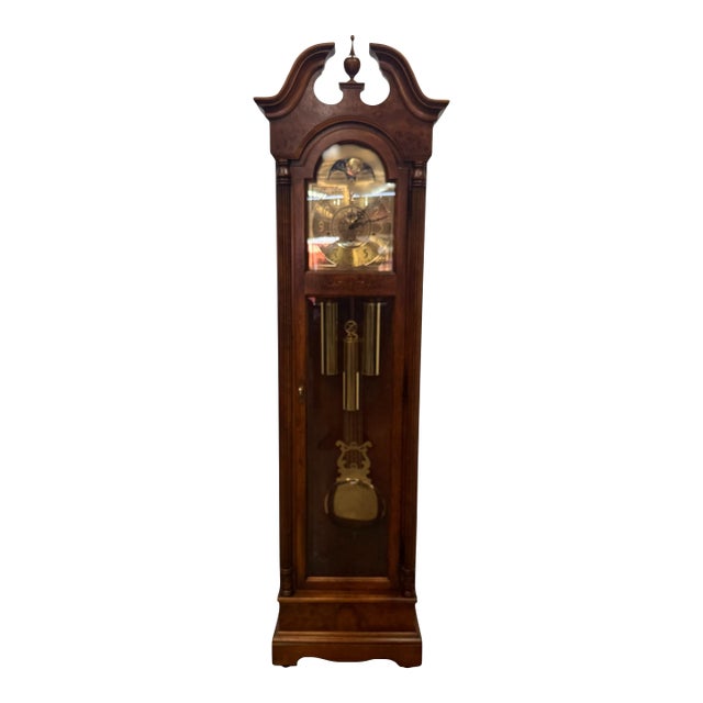 Vintage Howard Miller Traditional American Style Mahogany & Burl Wood Grandfather Clock For Sale