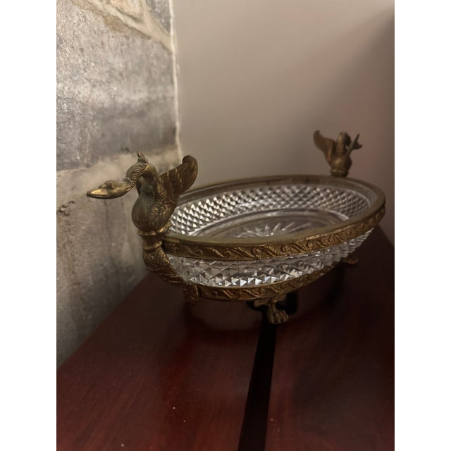 French Provincial Vintage Belgian-Style Cut Crystal Centerpiece Bowl With Ornate Brass Bird Mount – Attributed to Val Saint Lambert, C. 1930–1950 For Sale - Image 3 of 6