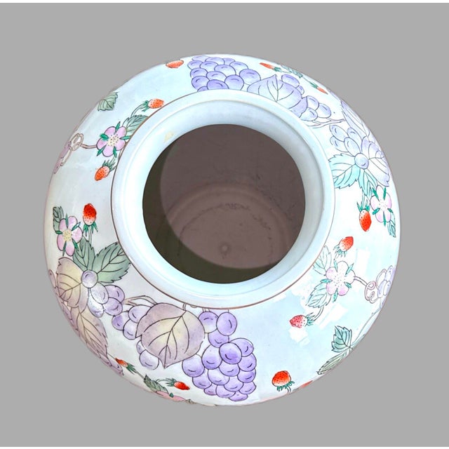 Chinoiserie Late 20th Century Chinese Export Wild Strawberry and Grapes Porcelain Ginger Jar For Sale - Image 3 of 9