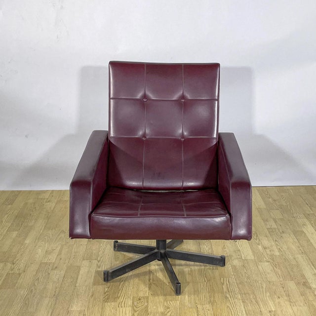Rockabilly Burgundy Faux Leather Swivel Lounge Chair, 1950s For Sale - Image 9 of 9