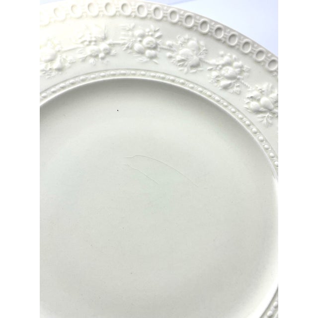 1950s English Wedgwood “Wellesley” Ceramic Dinner Plates - Set of 9 For Sale In Dallas - Image 6 of 7