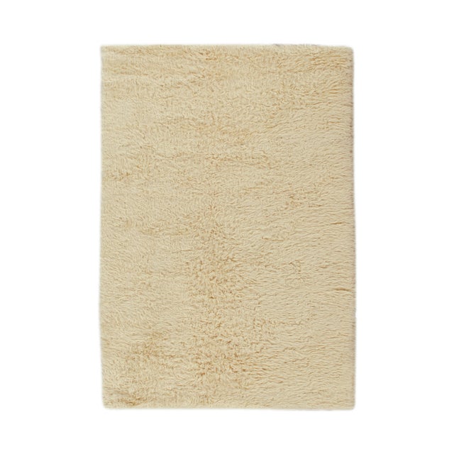 Textile Rug & Kilim’s Moroccan Style Contemporary Rug in Solid Off-White Shag Pile For Sale - Image 7 of 7