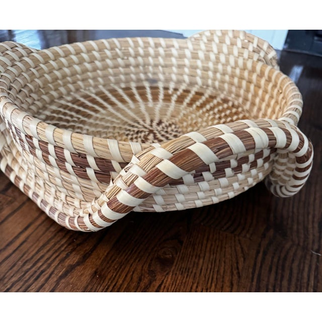 Handwoven Gullah Sweetgrass Basket Signed Michael Smalls Hilton Head 2018 For Sale - Image 4 of 4