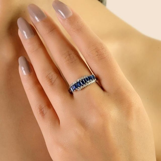 1920s Style 1.06 Ct Baguette Blue Sapphire & Diamond 14k Gold Band Ring Size 5 For Sale - Image 4 of 14