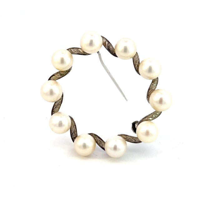 Contemporary 1990s Mikimoto Estate Akoya Pearl Brooch Pin Sterling Silver For Sale - Image 3 of 9