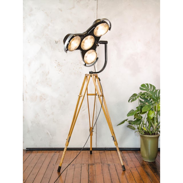 2004 Four-Lens Shadowless Surgical Lamp on Army Crutch Tripod from Heraeus Hanaulux, 1990s For Sale - Image 14 of 18