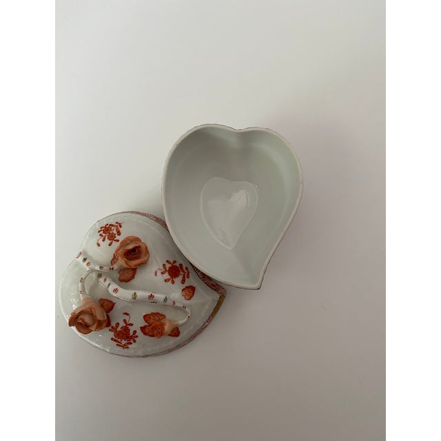 Traditional Herend Chinese Bouquet Rust Lidded Bon Bon Box For Sale - Image 3 of 8