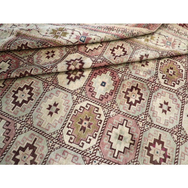 Ivory Mid-20th Century Turkish Oushak Tribal Turkoman Inspired Room Size Carpet For Sale - Image 8 of 8