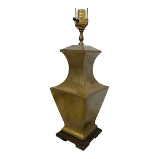 Vintage Mid-Century Chinese Style Brass Table Lamp For Sale