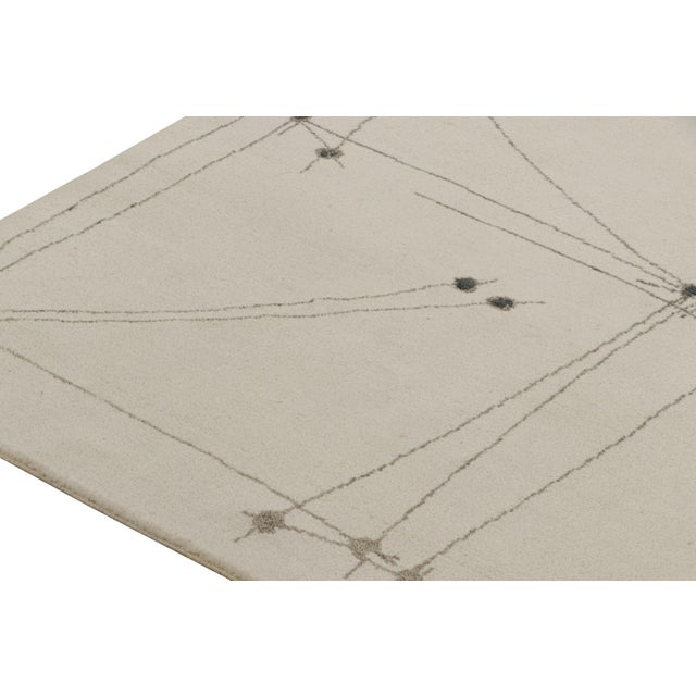 Rug & Kilim’s Mid-Century Modern Style Square Rug in White With Gray Patterns For Sale In New York - Image 6 of 7