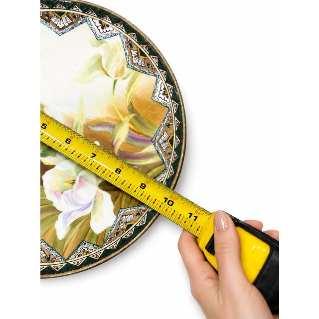 Japanese Vintage Japanese Hand-Painted Floral Cabinet Plate With Raised Relief Border For Sale - Image 3 of 5