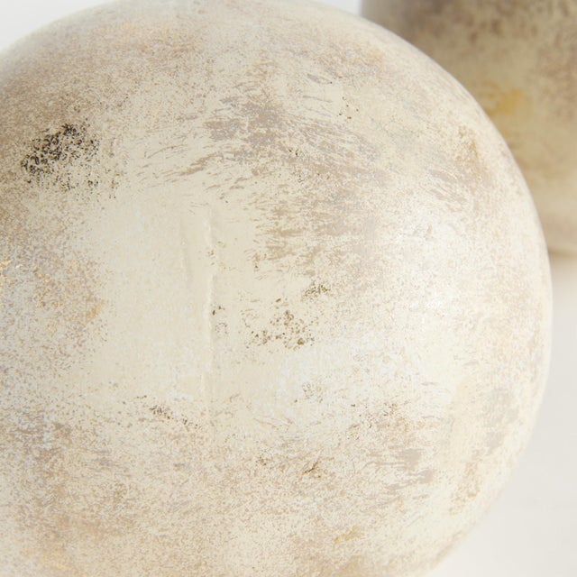 Kenneth Ludwig Chicago Arabella Orb Large For Sale - Image 4 of 4